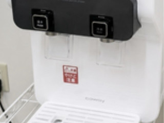 ウォーターサーバーを完備！  授業や自習の合間に、いつでも自由にご利用いただけます。長時間の学習でも快適に過ごせる環境づくりを心掛けています。