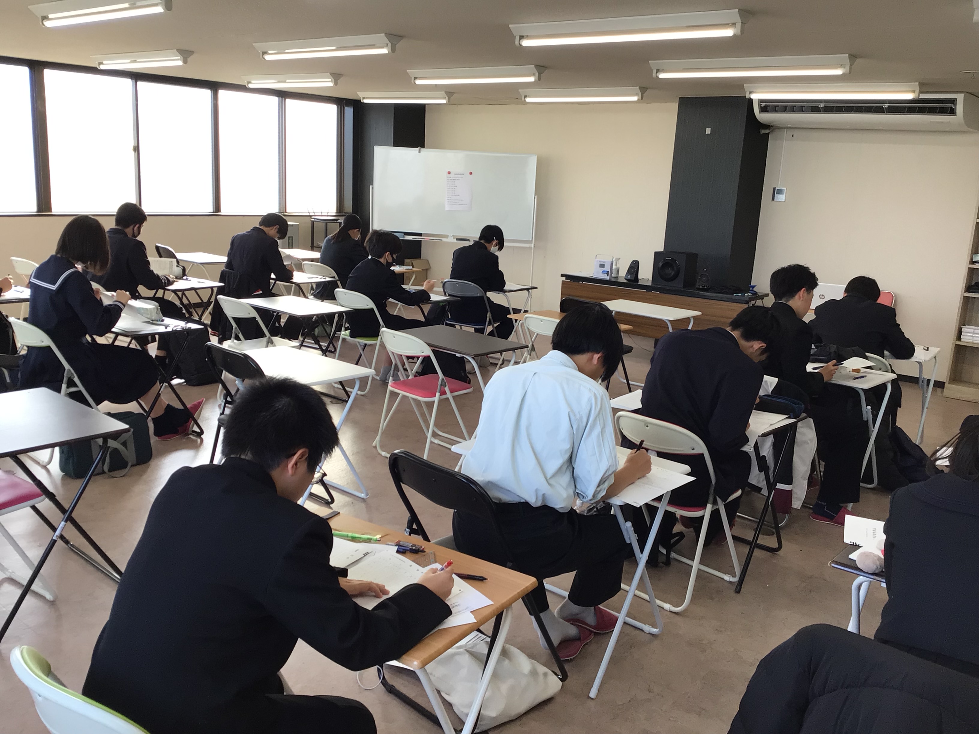授業風景（英検準会場受験の様子）